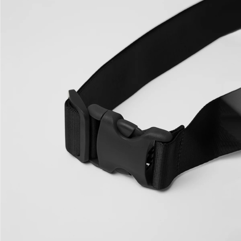 Vuori Belt Bag - All Around Hip Pack - Picture 4 of 9